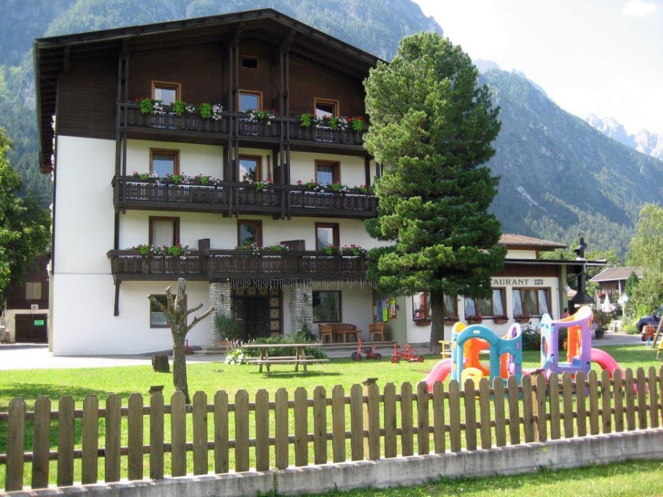 Frontansicht Laserz Ferienhotel Hotel Laserz