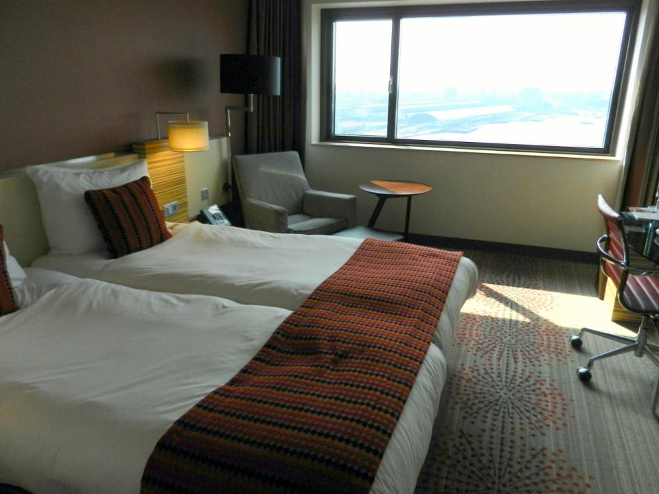 Zimmer mit tollem Ausblick Mövenpick Hotel Amsterdam City Centre