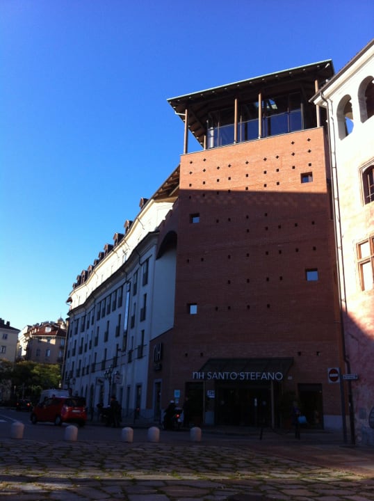 "Lobby-Turm" von außen NH Collection Torino Santo Stefano