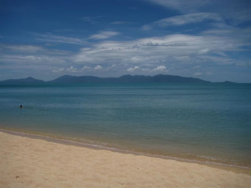 Hotel-Strand mit Blick auf Koh Phangan Pinnacle Samui Resort