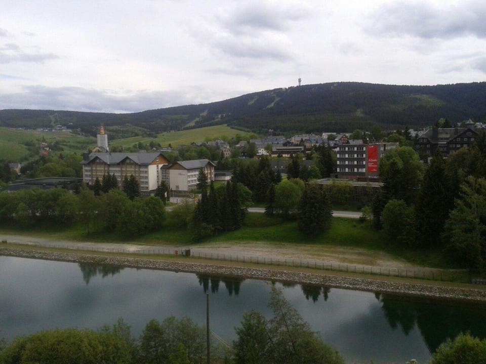 Blick aus dem Fenster auf den Ort Best Western Ahorn Hotel Oberwiesenthal - Adults only
