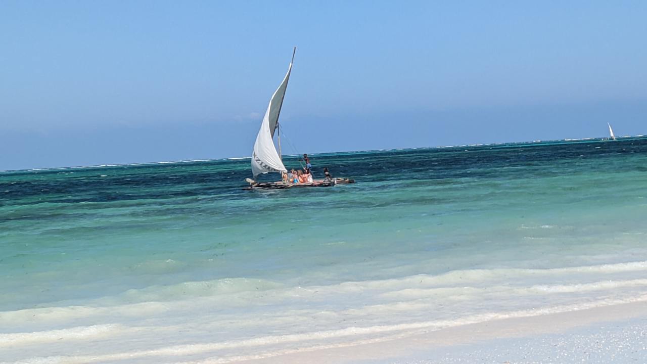 Strand Bluebay Beach Resort & Spa