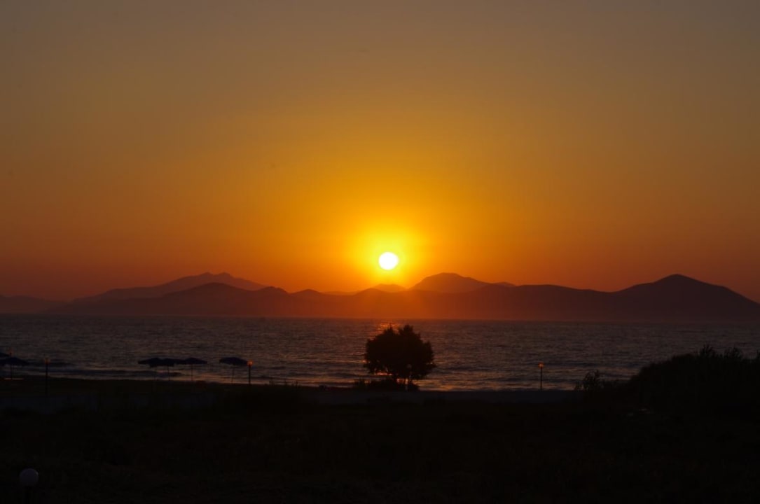 Sonnenuntergang Costa Angela Seaside Resort