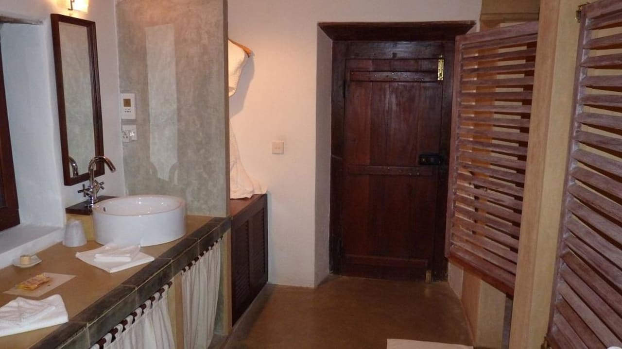 Bad Zimmer Monkey Puzzle" Hotel The Kandy House