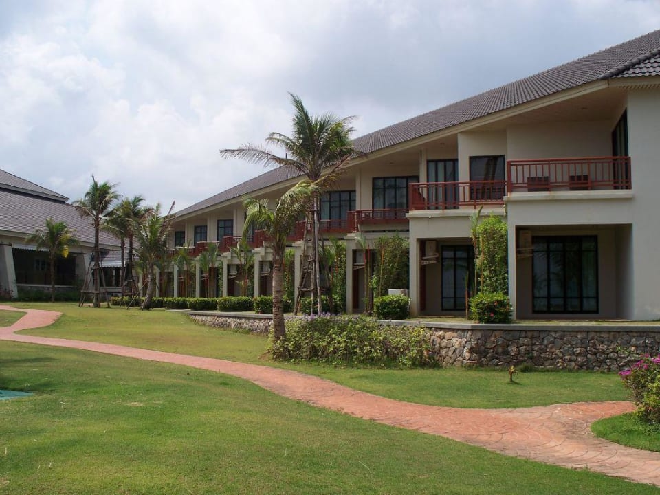 Gartenanlage Novotel Chumphon Beach Resort And Golf