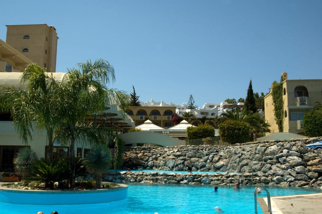 Один из бассейнов отеля Lindos Royal Resort