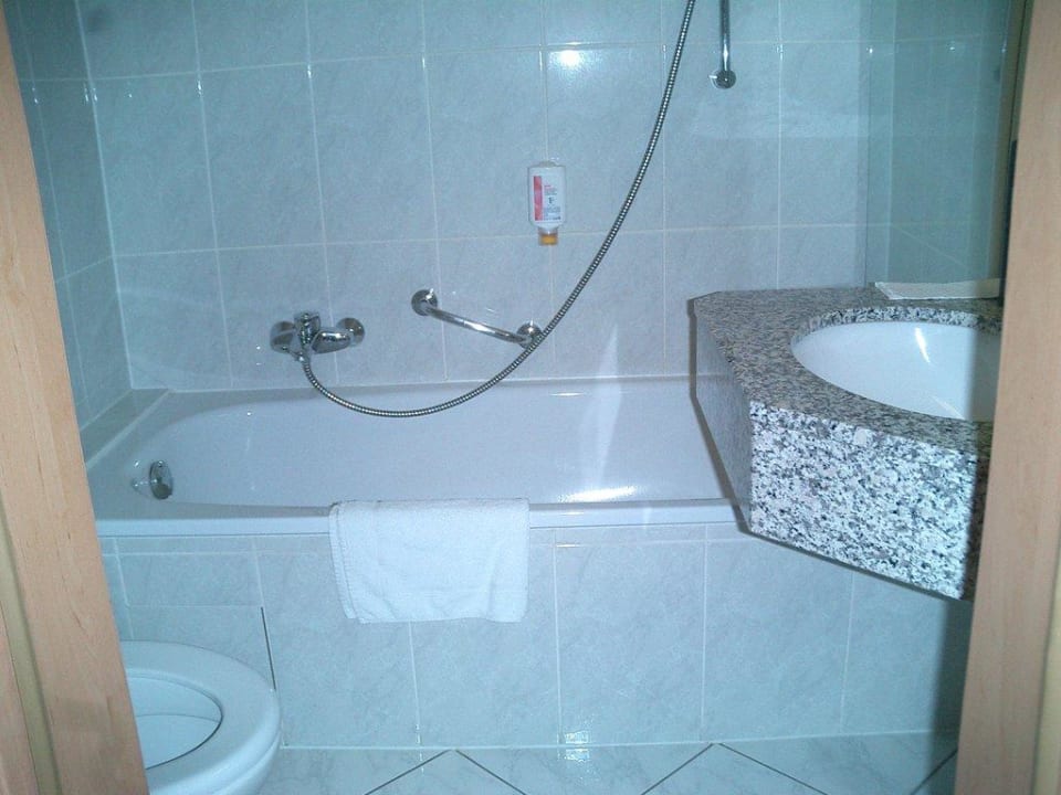 Zimmer: 238 (Bad) Hotel Königshof