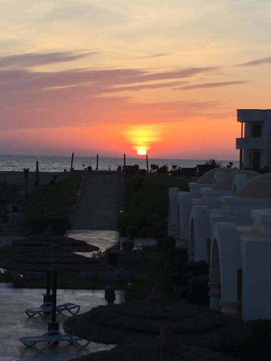 Sonnenaufgang Coral Sun Beach