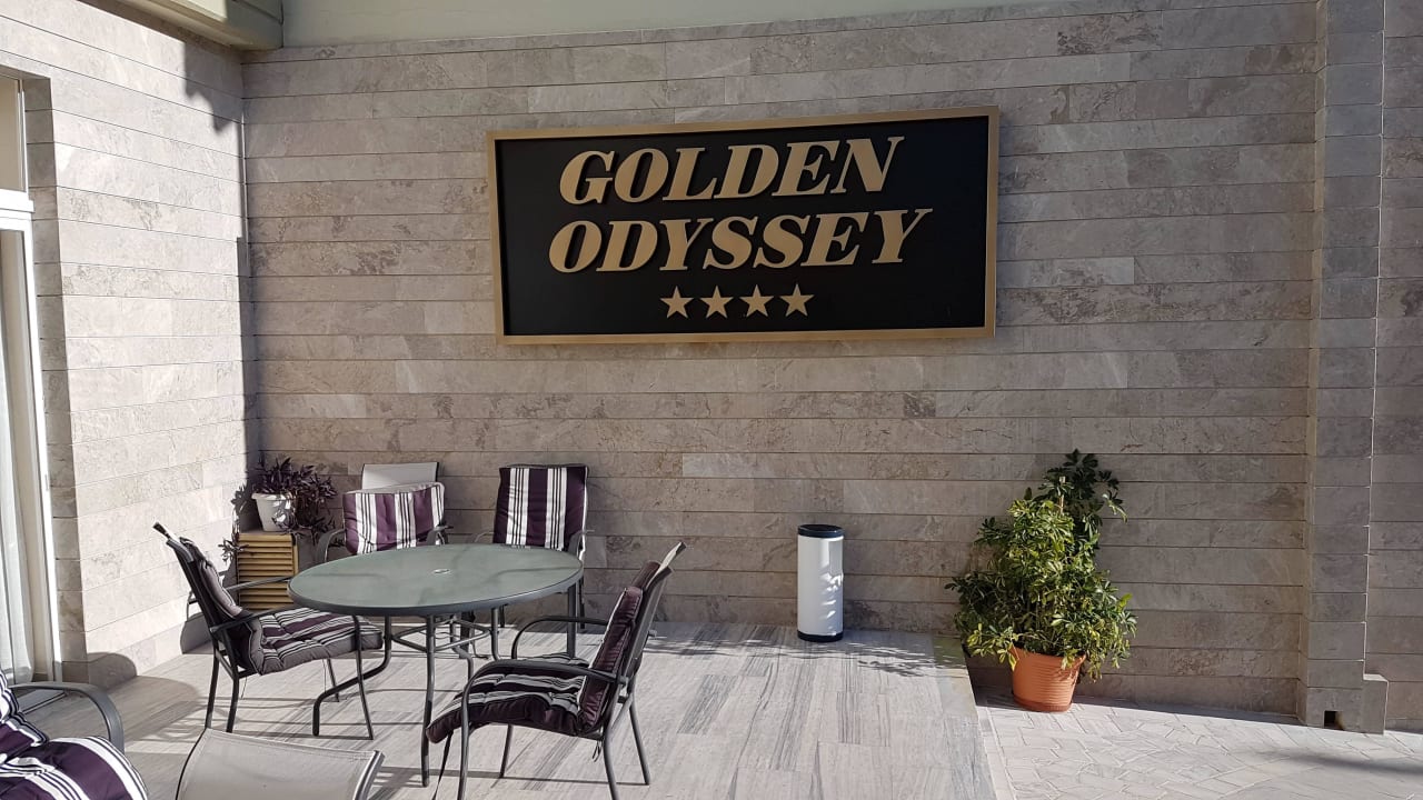 Eingang Hotel Golden Odyssey