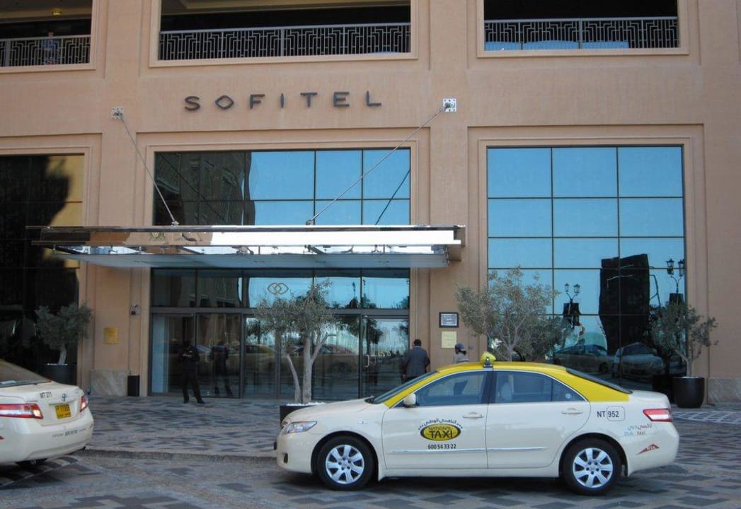 Entrance Sofitel Dubai Jumeirah Beach