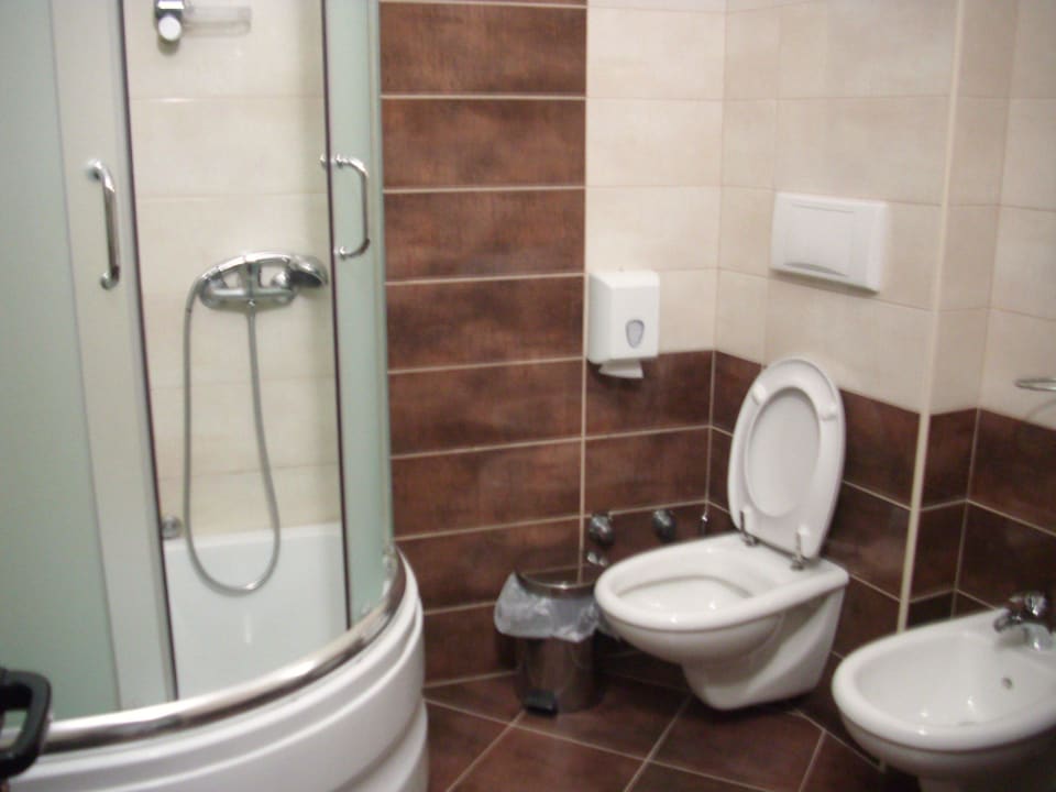 Bad von Zimmer 102 Hotel Panorama Kruje