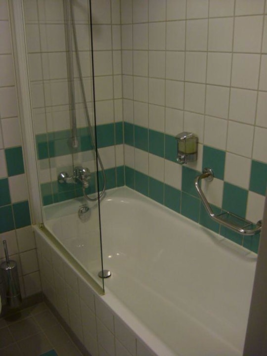 Badewanne Hotel Schillerpark Linz, a member of Radisson Individuals