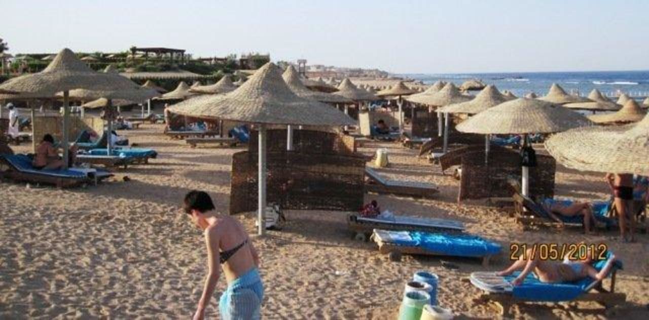 Strand Charmillion Gardens Aquapark