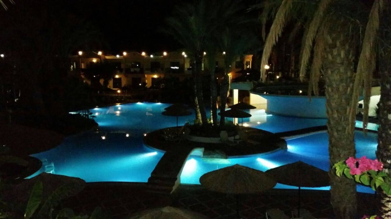 Garten und Pool bei Nacht Atrium Palace Thalasso Spa Resort & Villas