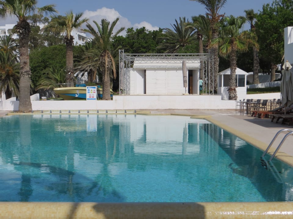 Pool und Animationsbühne Hotel Bel Azur Thalasso & Bungalows