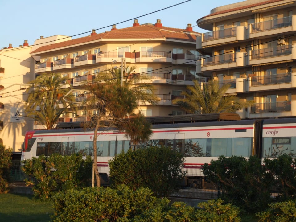 Zugverbindung vor dem Hotel AQUA Hotel Promenade & Spa