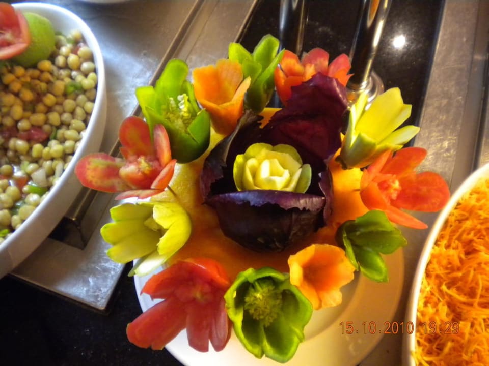 Nette Deko beim Salatbüffet Sentido Phenicia