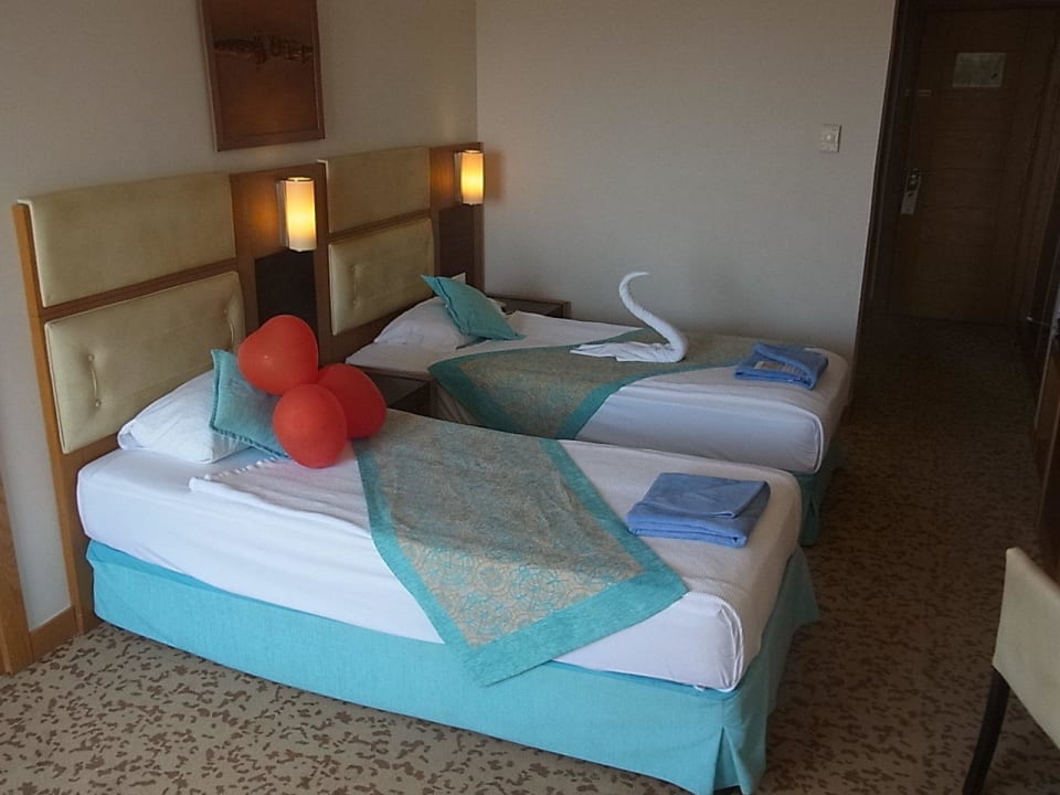 Schöne Deko Saturn Palace Resort Hotel