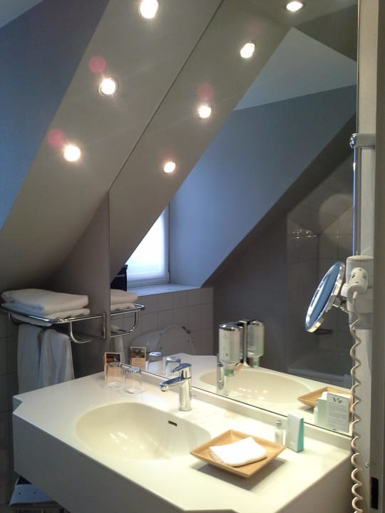 Bad in Zimmer 345 Bergström Hotel Lüneburg