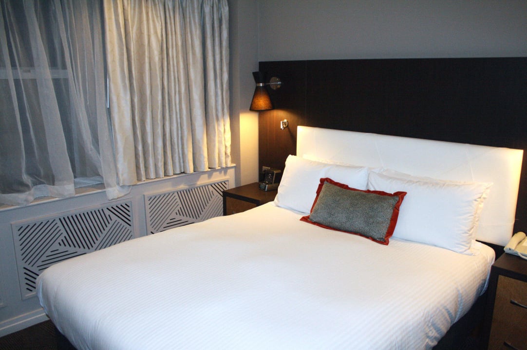 Doppelbett DoubleTree Hotel by Hilton London – Ealing