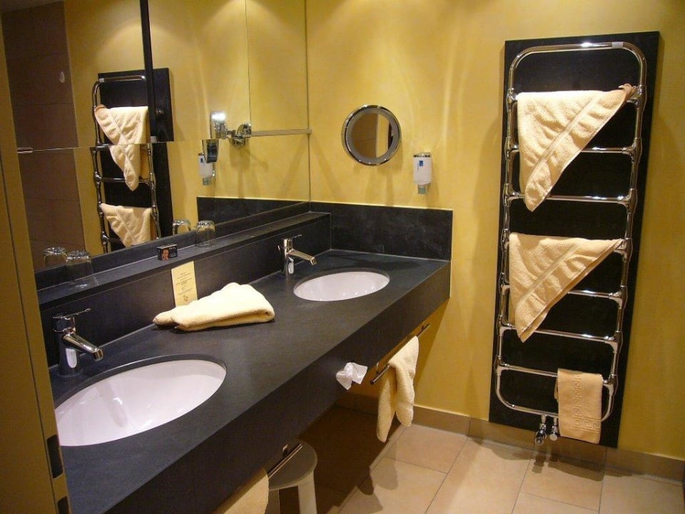 Bad mit Dusche Strandhotel Georgshöhe