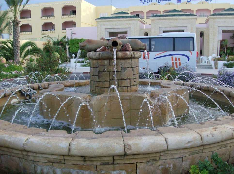 Brunnen vor dem Hotel Houda Golf & Beach Club