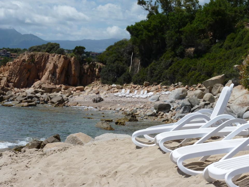 Sandstrand auf der anderen Seite des Resorts Arbatax Park Resort - Borgo Cala Moresca