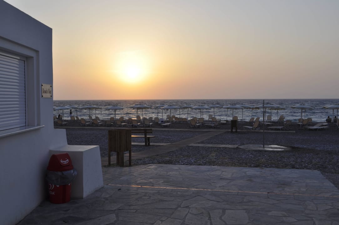 Wyjście z tunelu prowadzącego do plaży+beach bar Rhodos Horizon Resort
