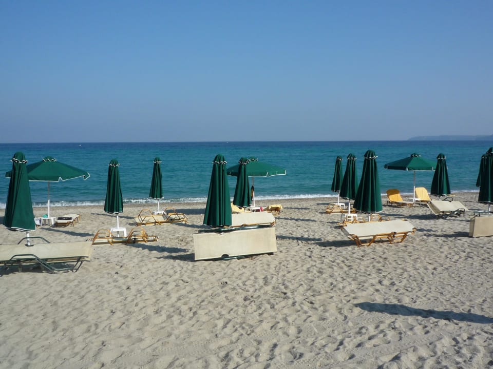 Sauber, überschaubar, Hotel ca. 20 Meter entfernt Possidi Holidays Resort & Suite Hotel