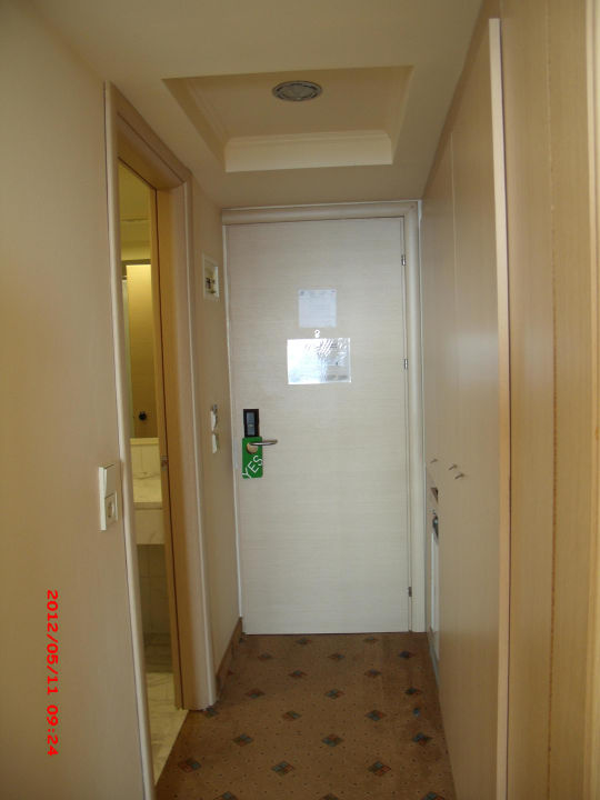 Blick zum Eingang  Kresten Palace Hotel