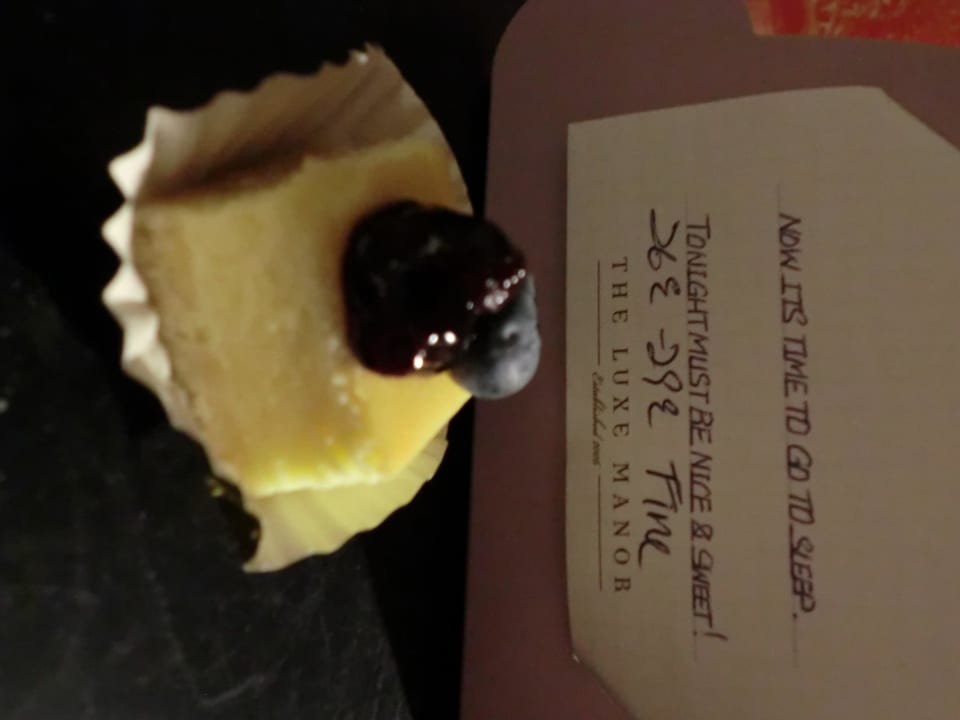 Süßigkeiten und Nachricht The Luxe Manor