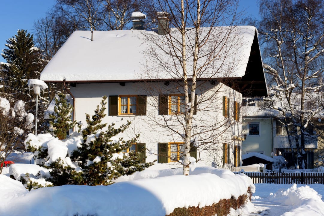 Unser Haus im Winter - viel Schnee in Füssen! Ferienhaus & Ferienwohnung Füssen Ostallgäu
