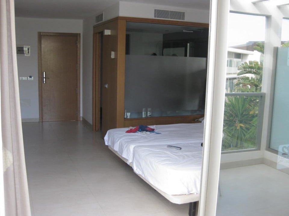 Blick vom Balkon ins Zimmer R2 Bahía Playa Design Hotel & Spa - Adults Only