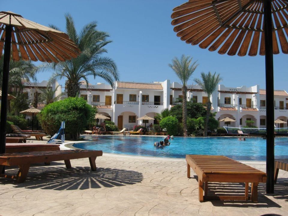 Hotelpool Dive Inn Resort