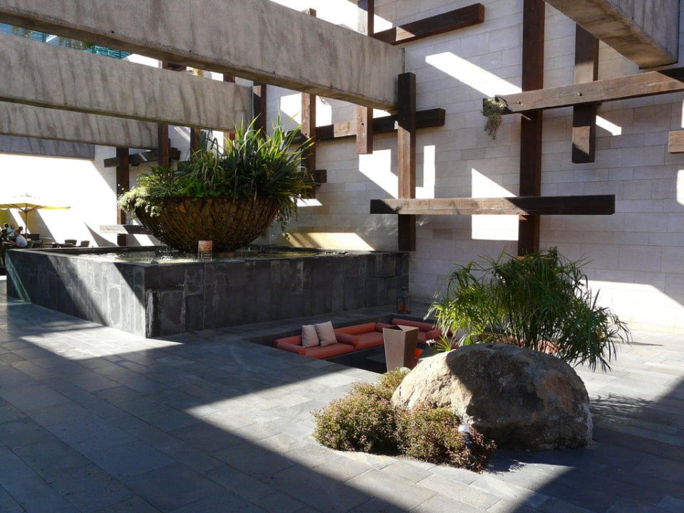 Innenhof - Restaurant Gofio Salobre Hotel Resort & Serenity