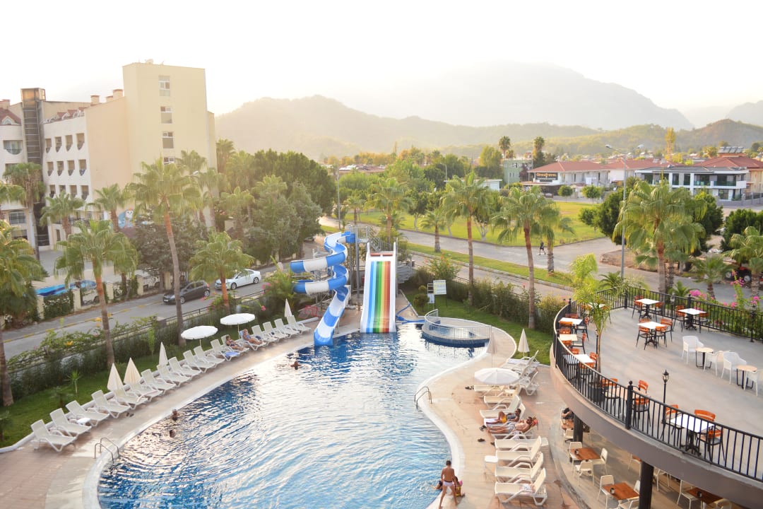 Pool Istanbul Beach Hotel