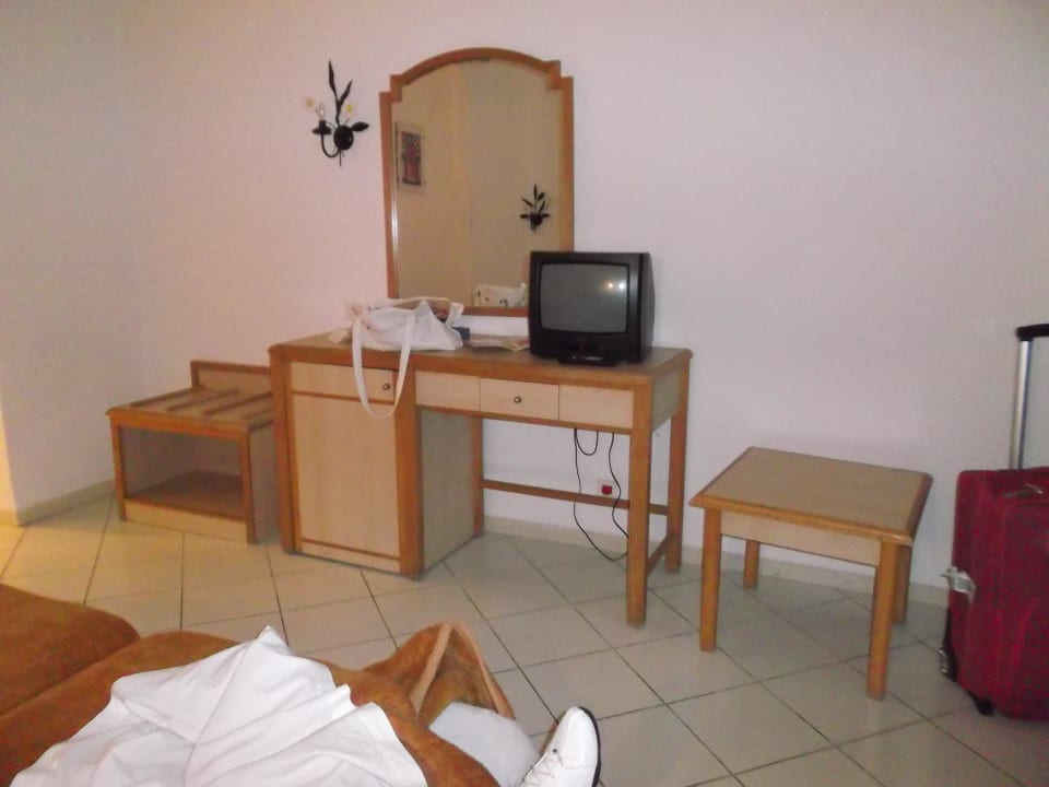 Kaputte Möbel Hotel Nesrine