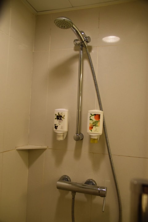 Zimmer The Royal Pacific Hotel & Towers