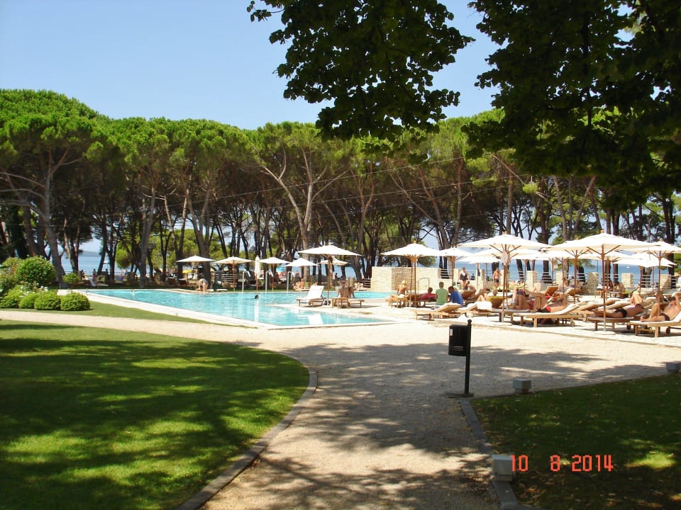 Relaxen am Pool Falkensteiner Hotel Adriana