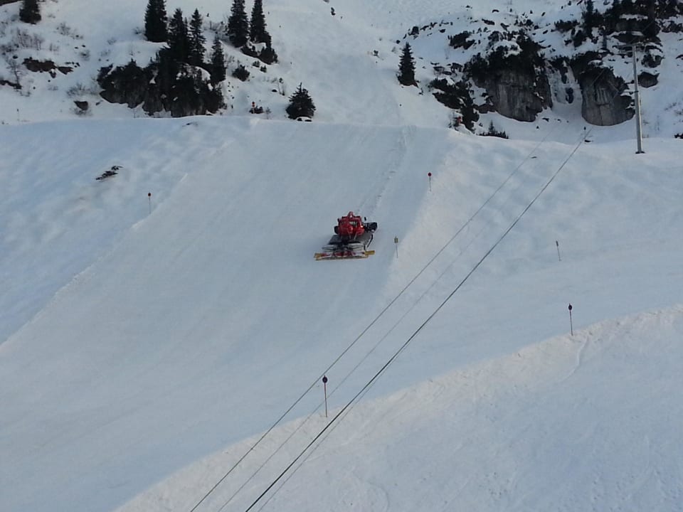 Pistenraupe in Einsatz Ski- und Wanderhotel Jägeralpe