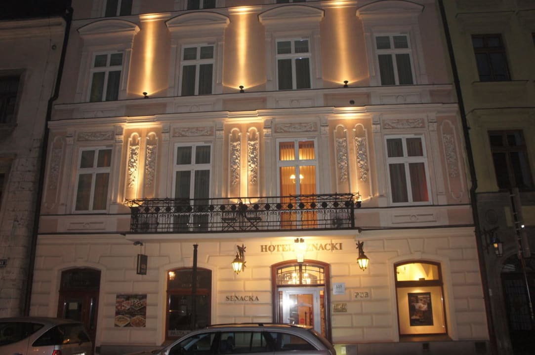 Vor dem Hotel Hotel Senacki