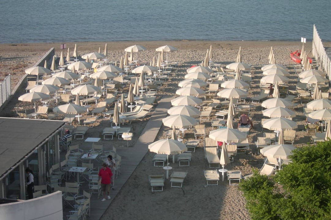 Blick aus dem Zimmer Richtung Strand Hotel Alexander Spiaggia