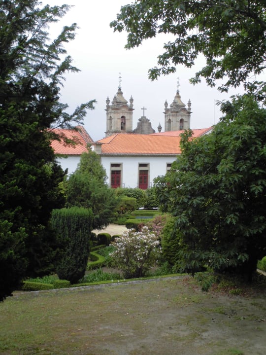 Blick vom Park auf die Pousada Pousada Mosteiro Guimarães