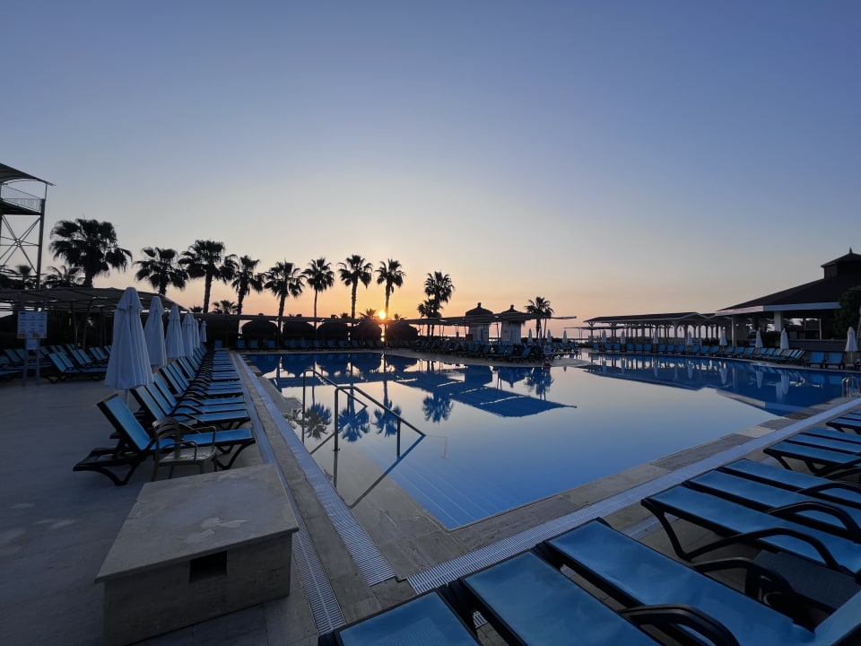 Pool Crystal Flora Pearl Collection