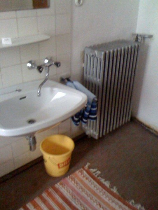 Waschbecken mit Heizkörper Hotel Delevo