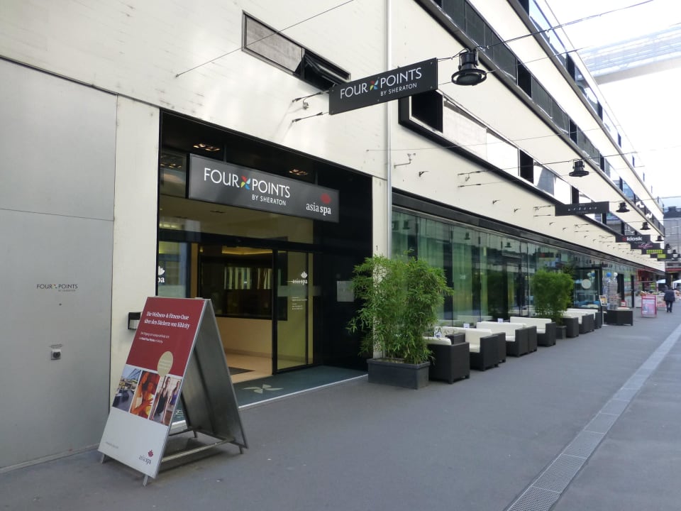 Hotel entrance The Home Hotel Zürich, a member of DESIGN HOTELS