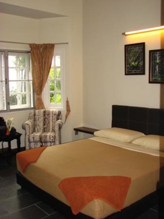 Modernes neu eingerichtetes Zimmer Father's Guest House