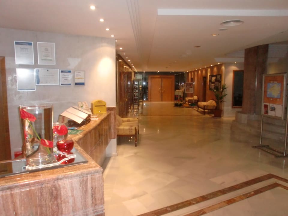 Zugang zum Restaurant Hotel Serrano Palace