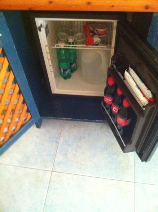 Minibar von innen Grand Sirenis Punta Cana Resort & Aquagames
