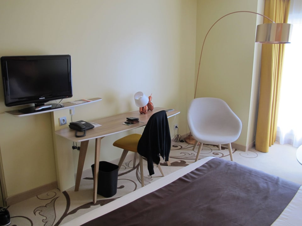 Schreibtisch TV Hotel Holiday Inn G.C. Reims